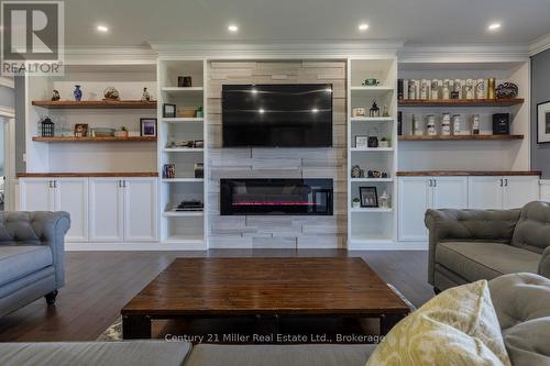 5583 3Rd Line Road, Erin, ON - Indoor Photo Showing Living Room