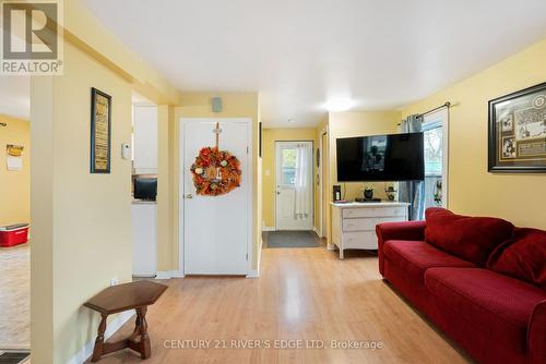 61 Augusta Street, South Dundas, ON - Indoor Photo Showing Living Room