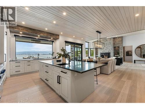 2641 Casa Loma Road, West Kelowna, BC - Indoor Photo Showing Kitchen With Upgraded Kitchen