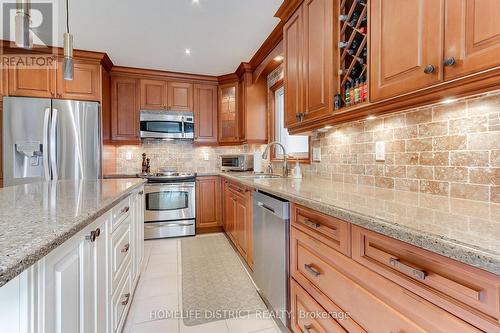 43 Daniels Crescent, Ajax, ON - Indoor Photo Showing Kitchen With Upgraded Kitchen