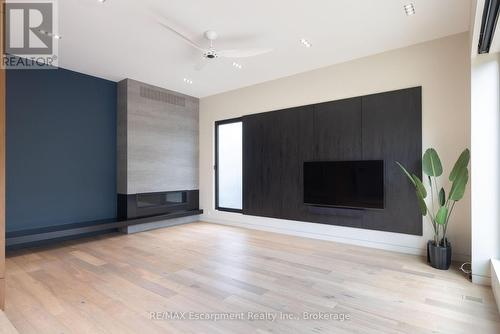 144 Sparling Court, Oakville (Sw Southwest), ON - Indoor Photo Showing Living Room With Fireplace