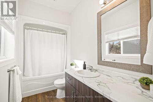 12 Macarthur Drive, Bracebridge (Monck (Bracebridge)), ON - Indoor Photo Showing Bathroom