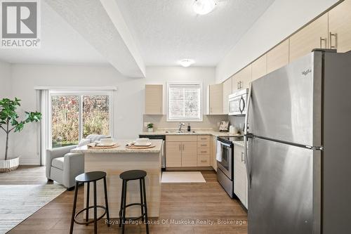 12 Macarthur Drive, Bracebridge (Monck (Bracebridge)), ON - Indoor Photo Showing Kitchen