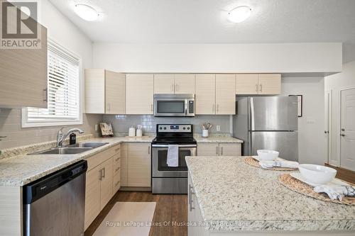 12 Macarthur Drive, Bracebridge (Monck (Bracebridge)), ON - Indoor Photo Showing Kitchen With Double Sink