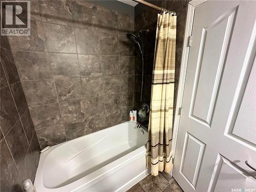 331 4Th Street, Weyburn Rm No. 67, SK - Indoor Photo Showing Bathroom