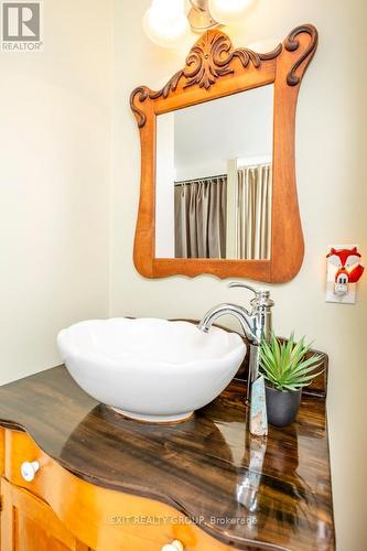 127 Leopold Street, Quinte West (Trenton Ward), ON - Indoor Photo Showing Bathroom