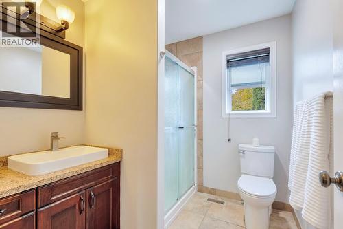 2077 Rosefield Drive, West Kelowna, BC - Indoor Photo Showing Bathroom