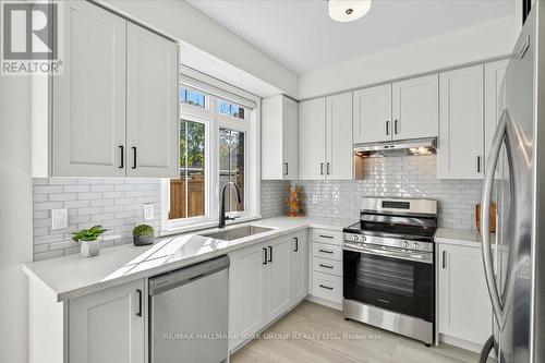 5 John Carter Way, Markham, ON - Indoor Photo Showing Kitchen With Upgraded Kitchen