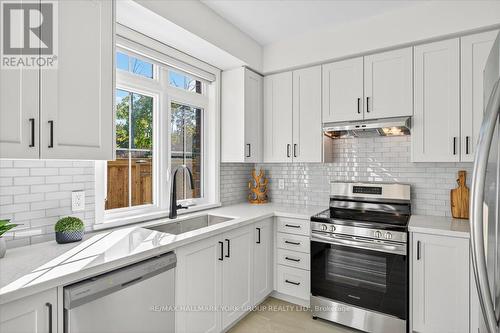 5 John Carter Way, Markham, ON - Indoor Photo Showing Kitchen With Upgraded Kitchen