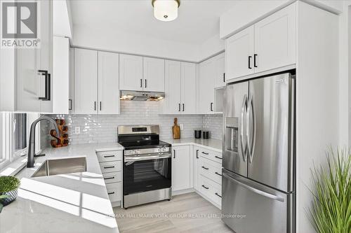 5 John Carter Way, Markham, ON - Indoor Photo Showing Kitchen With Upgraded Kitchen