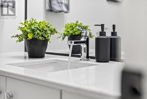 5 John Carter Way, Markham, ON - Indoor Photo Showing Bathroom