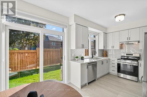 5 John Carter Way, Markham, ON - Indoor Photo Showing Kitchen With Upgraded Kitchen