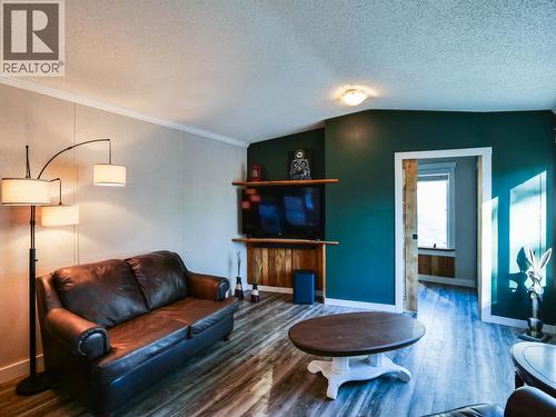 4591 Matthews Road, Quesnel, BC - Indoor Photo Showing Living Room