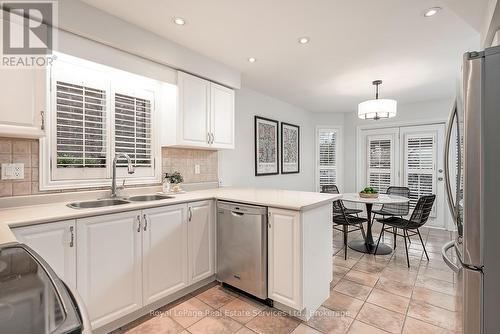 2620 Andover Road, Oakville (Ro River Oaks), ON - Indoor Photo Showing Kitchen With Double Sink