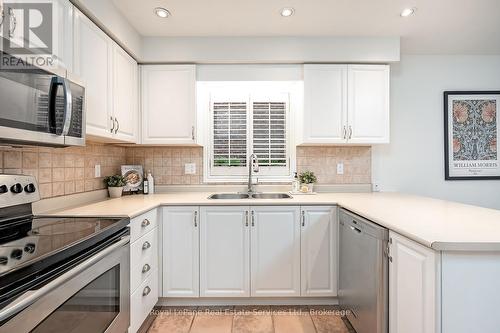 2620 Andover Road, Oakville (Ro River Oaks), ON - Indoor Photo Showing Kitchen With Double Sink