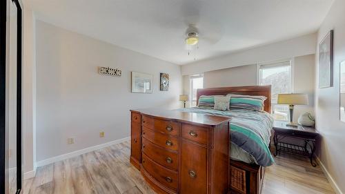 6940 Mountainview Drive, Oliver, BC - Indoor Photo Showing Bedroom