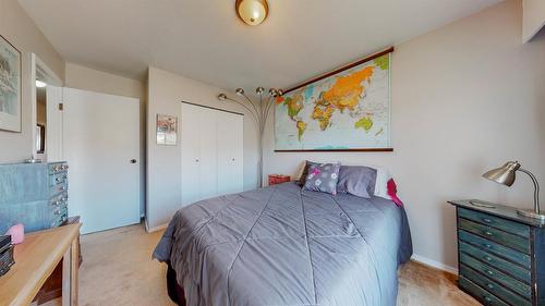 6940 Mountainview Drive, Oliver, BC - Indoor Photo Showing Bedroom