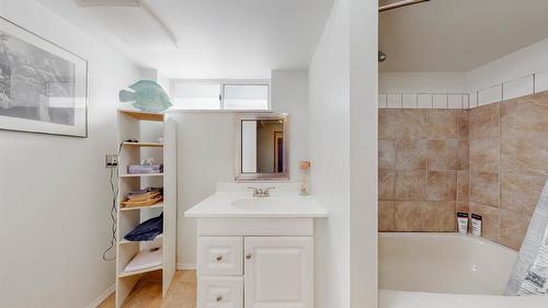 6940 Mountainview Drive, Oliver, BC - Indoor Photo Showing Bathroom