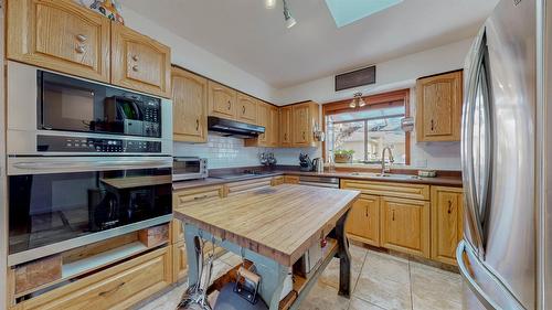 6940 Mountainview Drive, Oliver, BC - Indoor Photo Showing Kitchen With Double Sink
