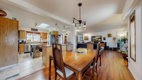 6940 Mountainview Drive, Oliver, BC - Indoor Photo Showing Dining Room
