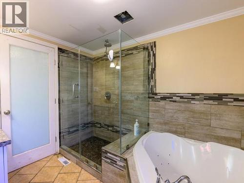 8-986 Range Road, Whitehorse, YT - Indoor Photo Showing Bathroom