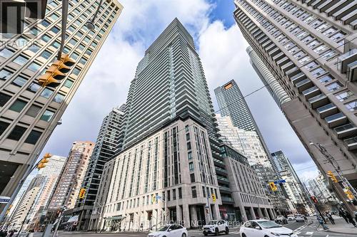 805 - 955 BAY STREET  Toronto, ON M5S 0C6