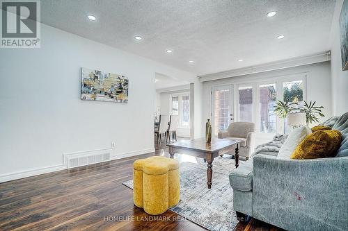 104 Tanjoe Crescent, Toronto, ON - Indoor Photo Showing Living Room