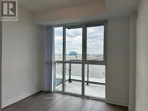 822 - 38 Honeycrisp Crescent, Vaughan, ON - Indoor Photo Showing Other Room