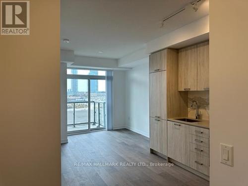 822 - 38 Honeycrisp Crescent, Vaughan, ON - Indoor