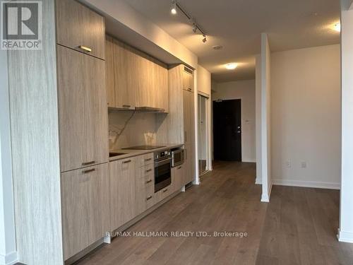 822 - 38 Honeycrisp Crescent, Vaughan, ON - Indoor