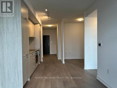 822 - 38 Honeycrisp Crescent, Vaughan, ON - Indoor