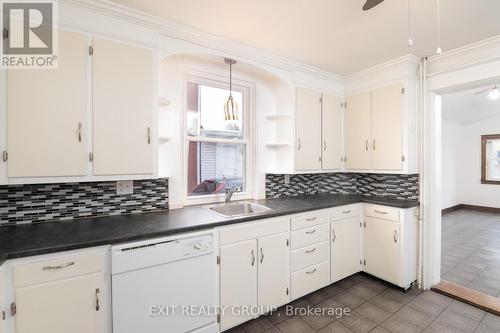 92 Byron Street, Quinte West (Trenton Ward), ON - Indoor Photo Showing Kitchen