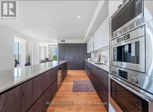 806 - 151 Avenue Road, Toronto, ON - Indoor Photo Showing Kitchen With Upgraded Kitchen