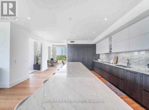 806 - 151 Avenue Road, Toronto, ON - Indoor