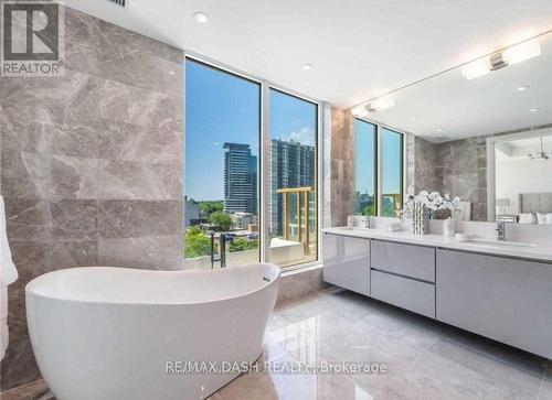 806 - 151 Avenue Road, Toronto, ON - Indoor Photo Showing Bathroom