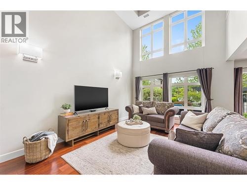 457 West Avenue Unit# 111, Kelowna, BC - Indoor Photo Showing Living Room