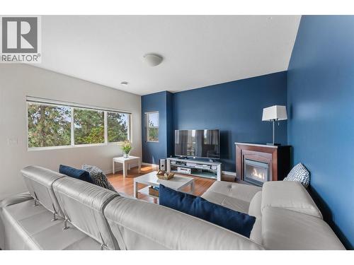 1395 Gregory Road, West Kelowna, BC - Indoor Photo Showing Living Room