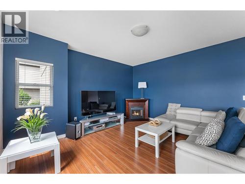 1395 Gregory Road, West Kelowna, BC - Indoor Photo Showing Living Room