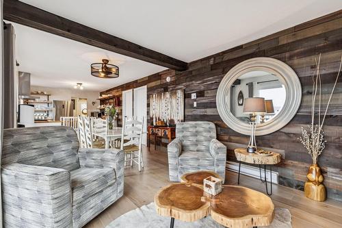 Salon - 4029 Ch. River, Pontiac, QC - Indoor Photo Showing Living Room