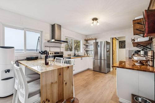Coin-repas - 4029 Ch. River, Pontiac, QC - Indoor Photo Showing Kitchen