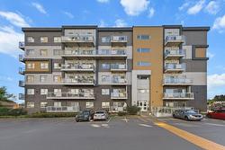 109-575 Rue Robert-Élie  Laval (Laval-Des-Rapides), QC H7N 0E8