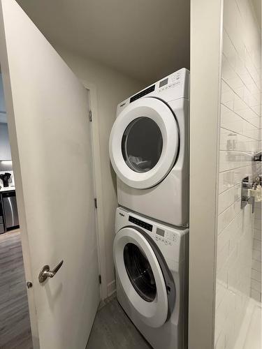 Salle de lavage - 916-650 Rue Wellington, Montréal (Ville-Marie), QC - Indoor Photo Showing Laundry Room