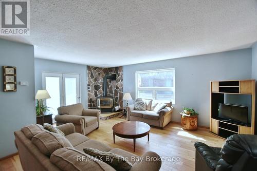 15 Sylvan Avenue, Wasaga Beach, ON - Indoor Photo Showing Living Room With Fireplace