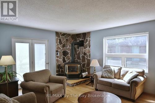 15 Sylvan Avenue, Wasaga Beach, ON - Indoor Photo Showing Living Room With Fireplace