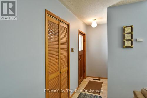 15 Sylvan Avenue, Wasaga Beach, ON - Indoor Photo Showing Other Room