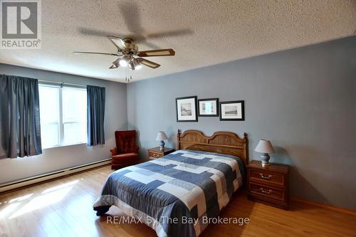 15 Sylvan Avenue, Wasaga Beach, ON - Indoor Photo Showing Bedroom