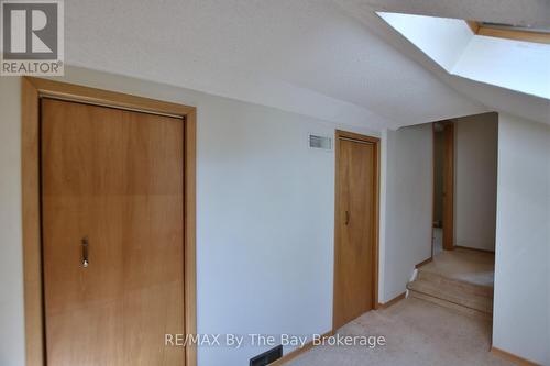 15 Sylvan Avenue, Wasaga Beach, ON - Indoor Photo Showing Other Room