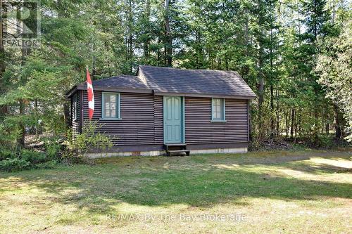 15 Sylvan Avenue, Wasaga Beach, ON - Outdoor