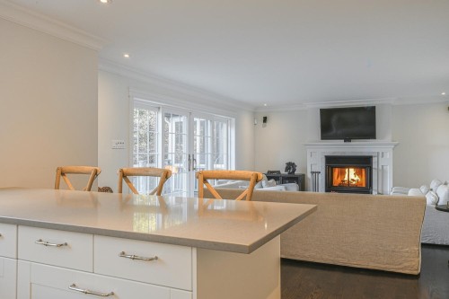 Salle familiale - 135 Ch. Fournel, Sainte-Anne-Des-Lacs, QC - Indoor Photo Showing Living Room With Fireplace
