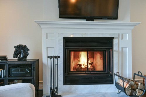 Salle familiale - 135 Ch. Fournel, Sainte-Anne-Des-Lacs, QC - Indoor Photo Showing Living Room With Fireplace